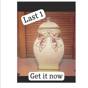 Royal Albert Old Country Roses Cookie Jar